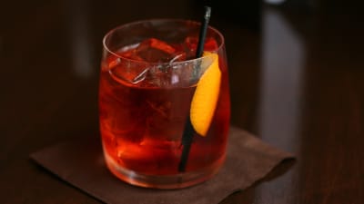 En Negroni i ett tumblerglas i Vancouver.