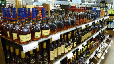 Alkoholdrycker i en Alkoaffär