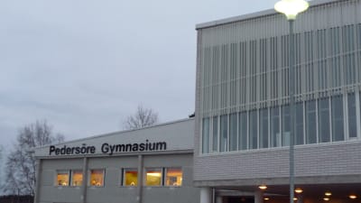 Pedersöre Gymnasium på Sursikbacken i Pedersöre