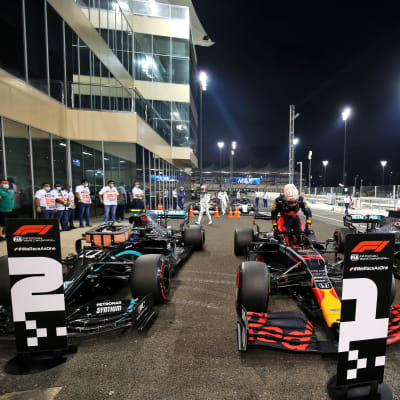 Segertrion i Abu Dhabi-kvalet: Valtteri Bottas (tvåa), Max Verstappen (etta) och Lewis Hamilton (trea).