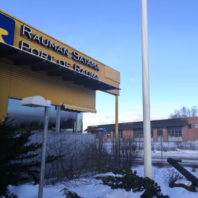 En byggnad i Raumo hamn.