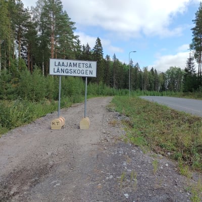 Laajametsän kyltti Vaasassa.