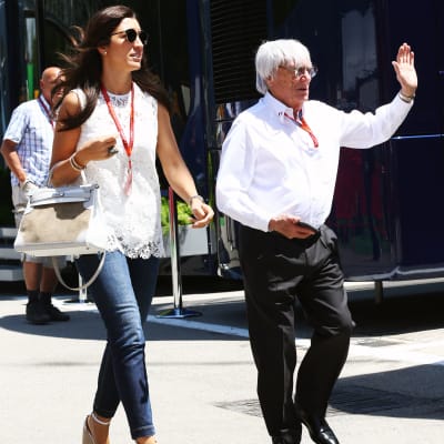 Fabiana Flosi och Bernie Ecclestone njöt av stämningen i samband med Spaniens Grand Prix i maj.