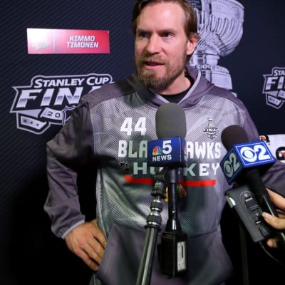 Kimmo Timonen lär få följa också den andra NHL-finalen från läktaren.
