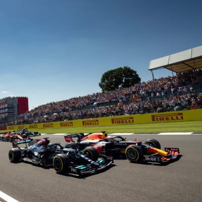 Verstappen och Hamilton går duell.