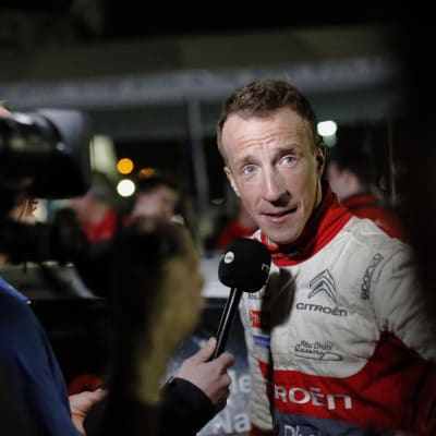 Kris Meeke har fått foten från sitt rallystall.