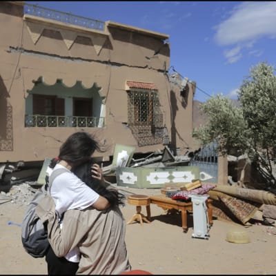 Människor som har förlorat sina hem i jordbävningen i Marocko.  