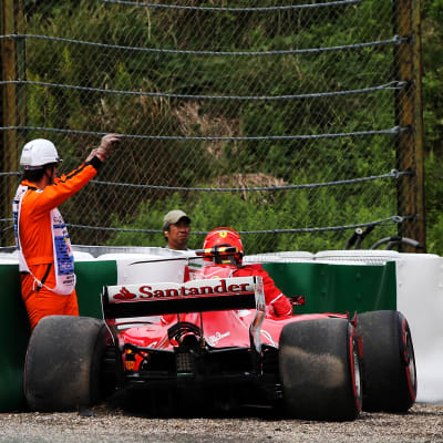 Kimi Räikkönens bil utanför banan.