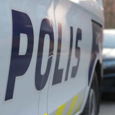 Svenska texten på en ny polisbil