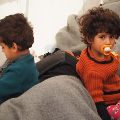 Flymtingbarn i Idomeni i Grekland