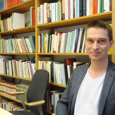 Anders Johansson är docent i litteraturvetenskap vid Umeå universitet.
