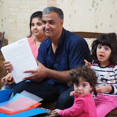 Omar Hasan i Turkiet emd sin familj.