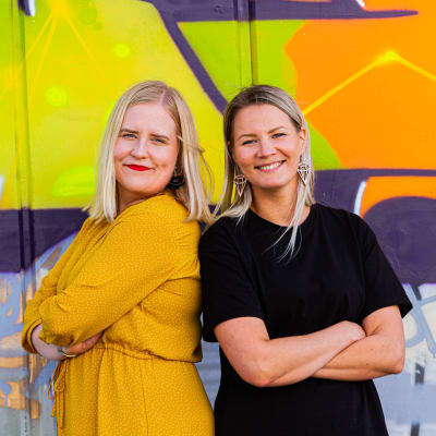 Sosiaalityöntekijät Camilla Jokela ja Maija Haapala.