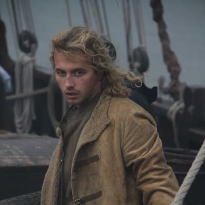 Christian Arnold i rollen som Axel Tott i tv-serien The Heroes of the Baltic Sea.