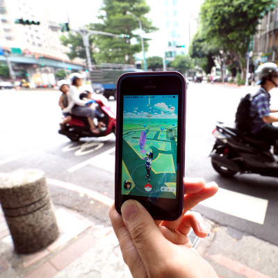Suosittu Pokemon Go -peli lanseerattiin Taiwanissa 6.8.2016. Pelissä etsitään virtuaalihahmoja todellisesta ympäristöstä.