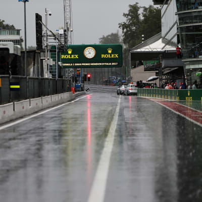 Regn och tom bana i Monza