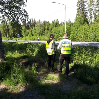 SRVA och polis på Larsmovägen i Jakobstad.
