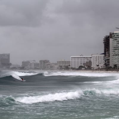 Orkan drar in över Kuba
