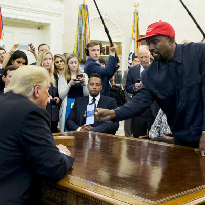 President Trump mötte Kanye West i Vita huset. 