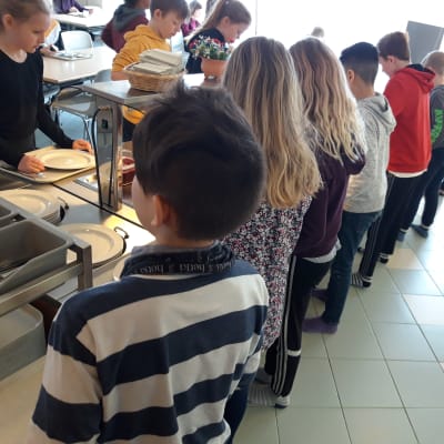 Elever i Kyrkoby skola i Pedersöre.