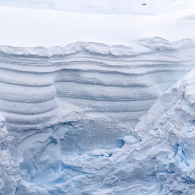 Bit av isberg på Antarktis.