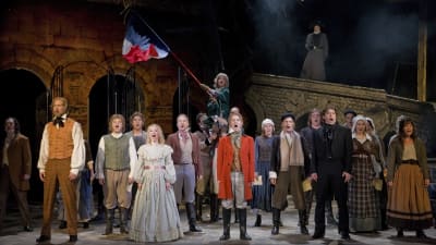 Ensemblen i Les Misérables på Åbo Svenska Teater