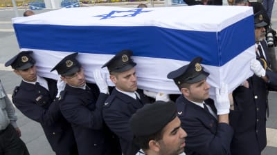 Ariel Sharons kista bärs fram i Jerusalem