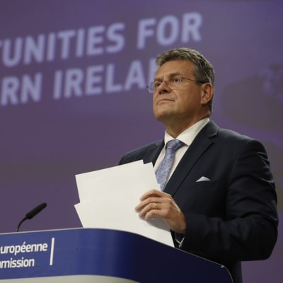 EU-kommissionär Maros Sefcovic på presskonferens.