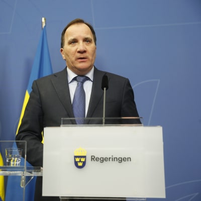 Statsminister Stefan Löfven håller presskonferens om det förmodade terrordådet i Stockholm
