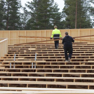 Scenbygget pågår för fullt i Harparskog.