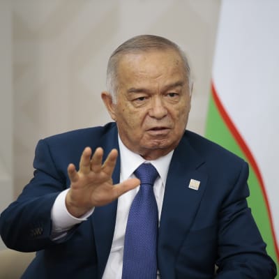 Uzbekistans president Islam Karimov talar till Rysslands president Vladimir Putin.