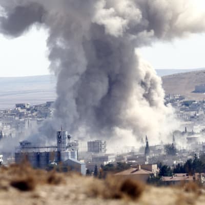Rök över den syriska staden Kobane.