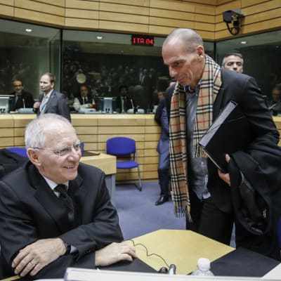 Tysklands och Greklands finansministrar vid eurogruppens möte 11.2.2015