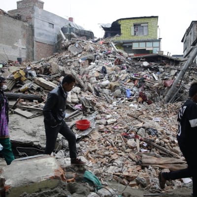 Förödelsen i Katmandu är stor efter det kraftiga jordskalvet som drabbade Nepal den 25 april.