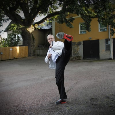 Lindah Kesti sysslar med taekwondo.