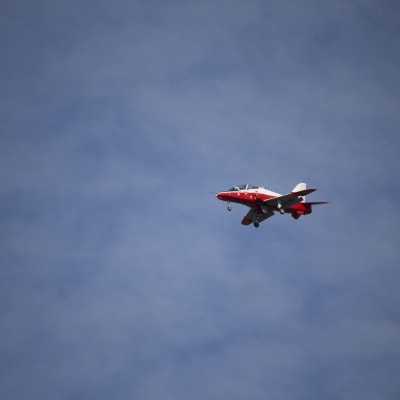 Hawkflygplan ovanför Ekenäs på marinens årsdag 8.7.2016.