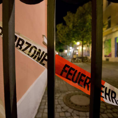 Polisens avspärrningar intill den plats där sprängladdningen utlöstes i Ansbach