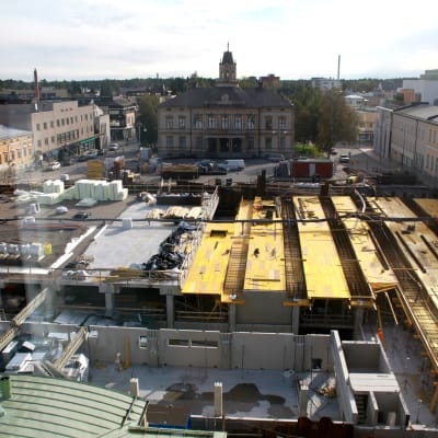 Bygget av parkeringshallen i Jakobstad