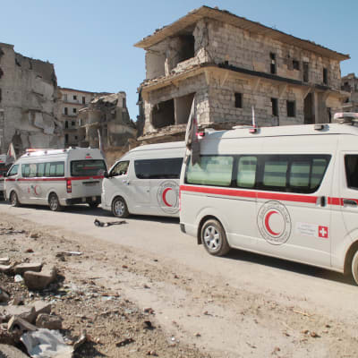 Röda halvmånens ambulanser evakuerade civila från östra Aleppo 15.12.2016