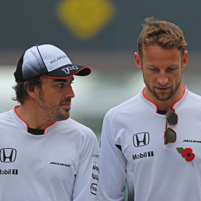 Fernando Alonso och Jenson Button i Brasilien.