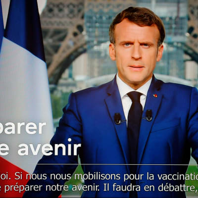 President Macron talar till nationen den 12 juli 2021.