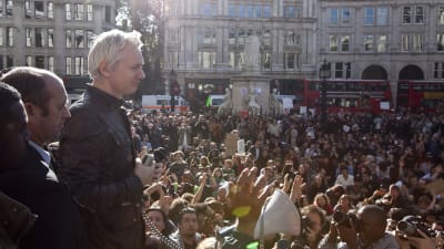 Julian Assange talar vid S:t Pauls Cathedral i London 15.10.2011