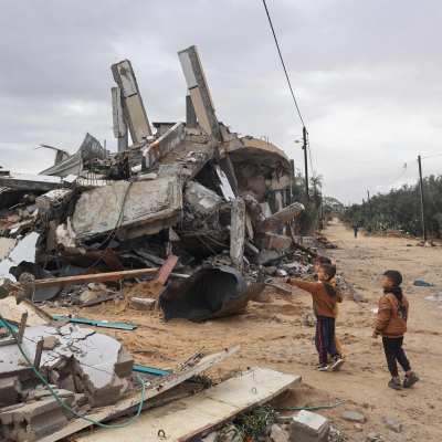 En sönderbombad byggnad i Rafah på Gazaremsan.