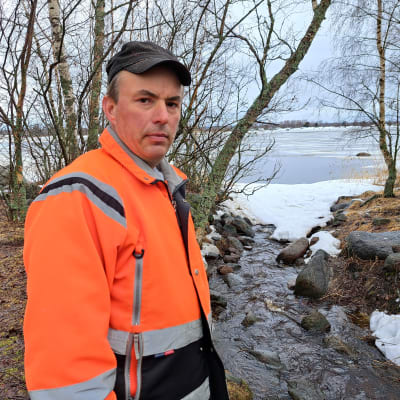 Jens Håkans vid fiskstigningen vid Bodvattnet i Björkö.
