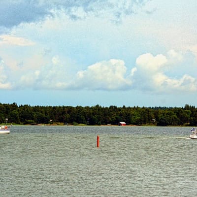 Båtar på havet.