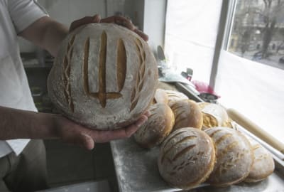Bröd med ukrainskt emblem