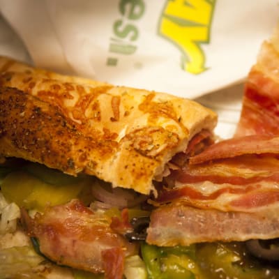 Subwayn täytetty leipä.