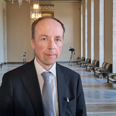 Ulkoasiainvaliokunnan puheenjohtaja Jussi Halla-aho eduskunnan valtiosalissa.