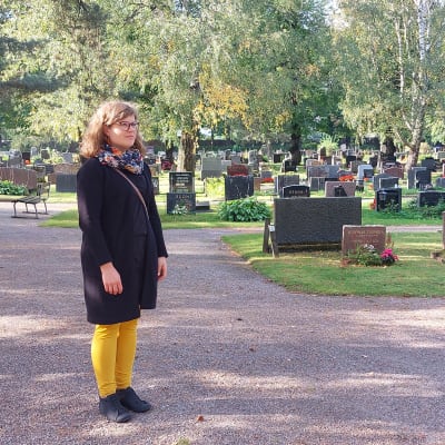 Katri Toikka Malmin hautausmaalla.