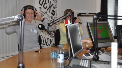 Nyhetsskolans elever i X3M:s studio.